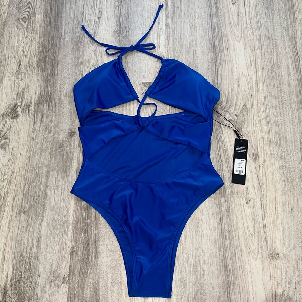 One piece open stomach bathing suit